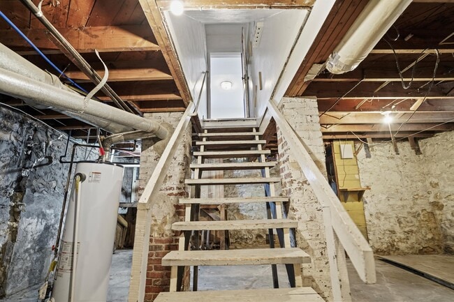 Building Photo - 2201 SW 8th St