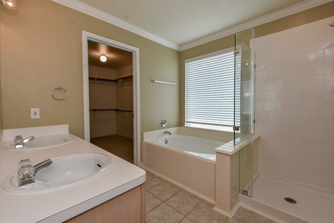 Building Photo - 11911 Brantley Haven Dr