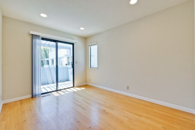 Building Photo - Condo Near Cupertino High | Updated Kitche...