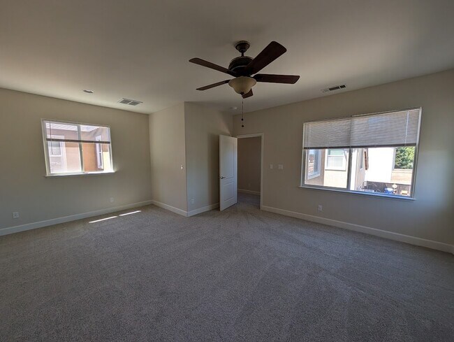 Building Photo - 208 Yellow Rose Cir