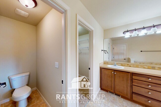 Building Photo - Spacious 3-Bedroom Home in Lacey's North T...