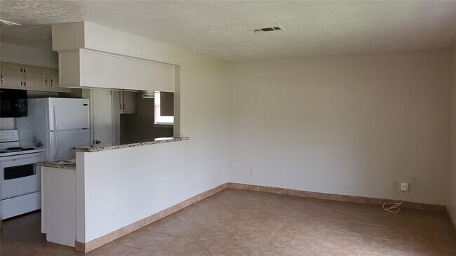 Building Photo - 6358 Crestside Dr