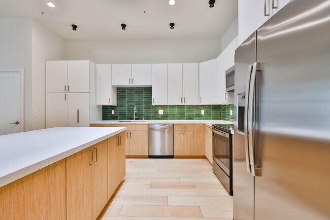 Building Photo - 3211 Fifth Ave