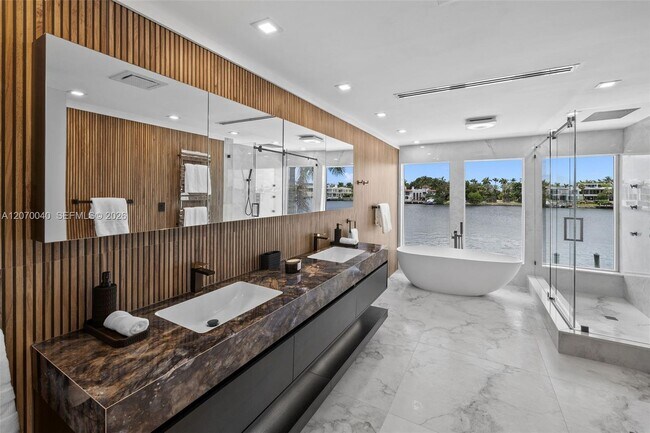 Building Photo - 257 N Coconut Ln
