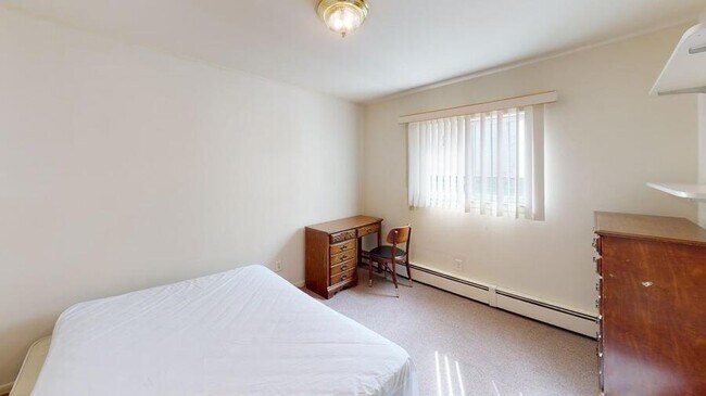 Building Photo - 839 Tappan-839-1