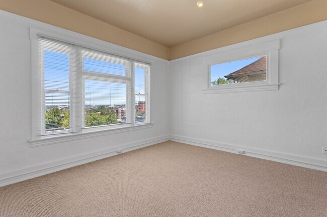 Building Photo - 1 Bedroom with den close to SW! Walking distance to Providence Park!
