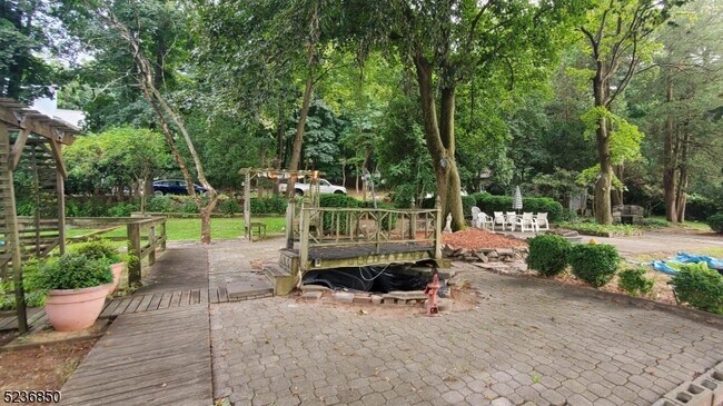 Building Photo - 15 Lindsley Rd