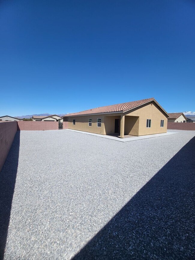 Building Photo - RIVERSTONE CELEBRATE HOMES - Hawk Ave.