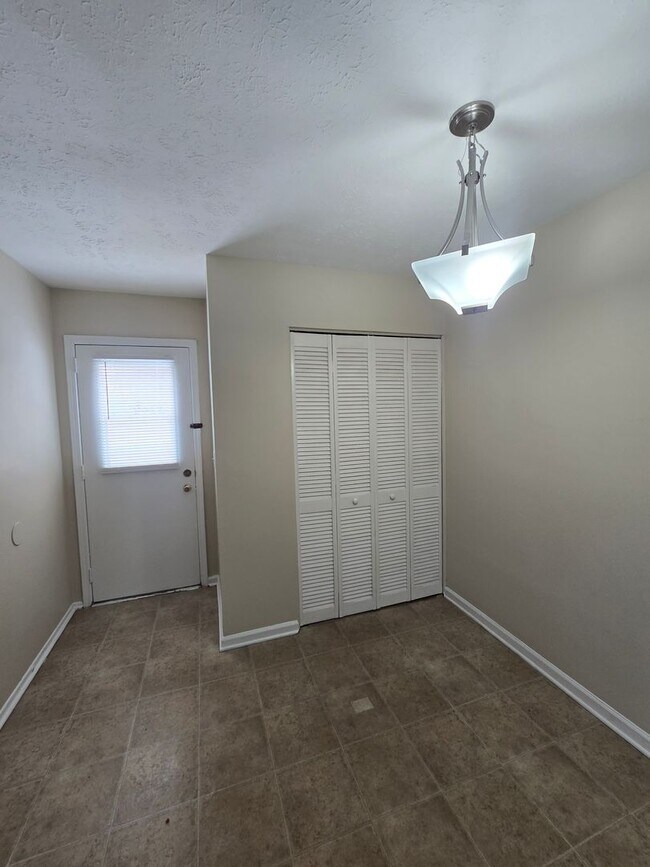 Building Photo - Nice, Recently Renovated, 3 Bedrooms, 1 Bath, Brick Ranch Home available Now! Located on a Cul de...