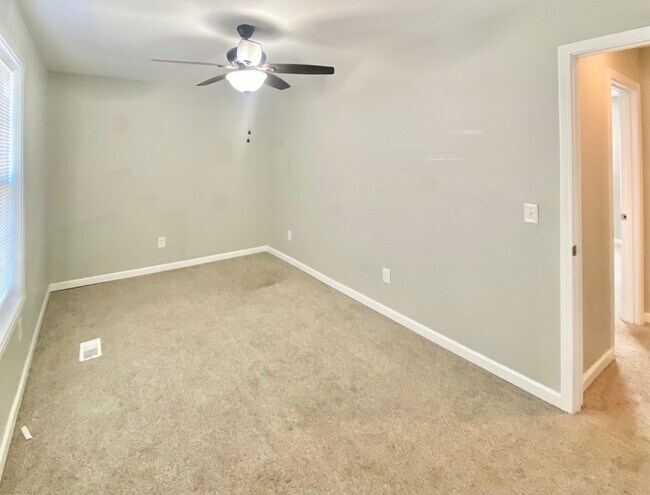 Building Photo - 102 Petworth Dr