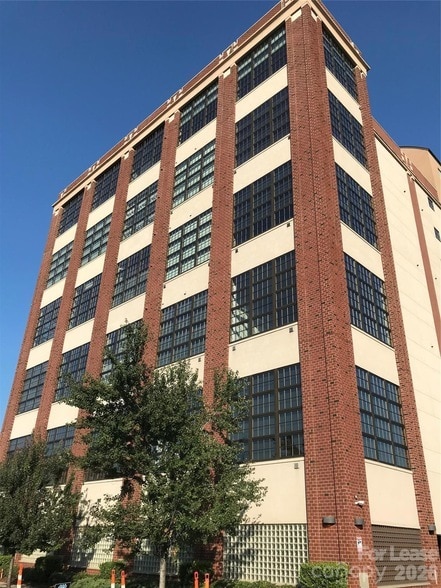 Building Photo - 715 N Graham St