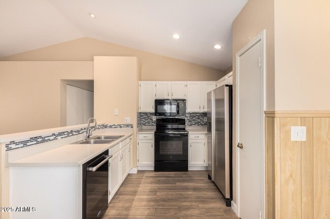 Building Photo - 3013 E Bluefield Ave