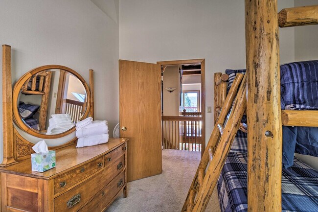 Building Photo - 1131 Pine Ridge Rd