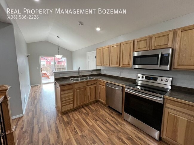 Building Photo - 452 Woodman Dr