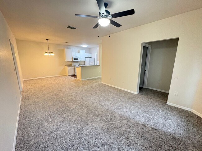 Building Photo - 6016 Hemingway Cir
