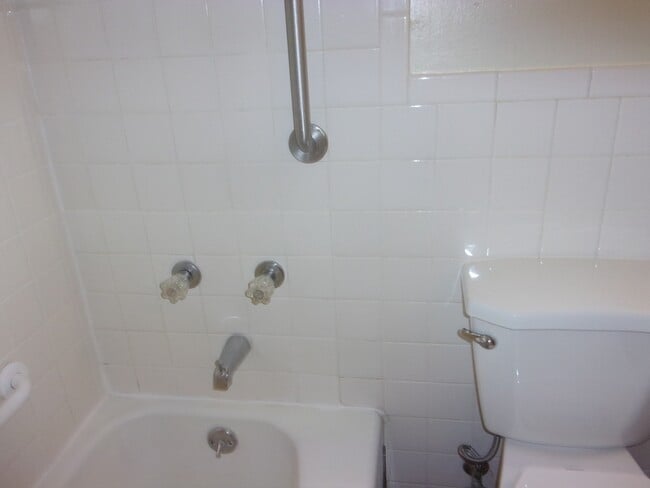 Building Photo - 1250 Overbrook Dr