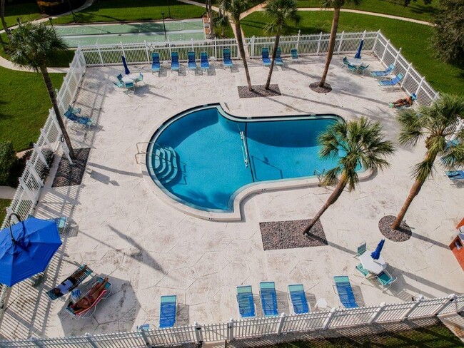 Building Photo - 650 Pinellas Point Dr S