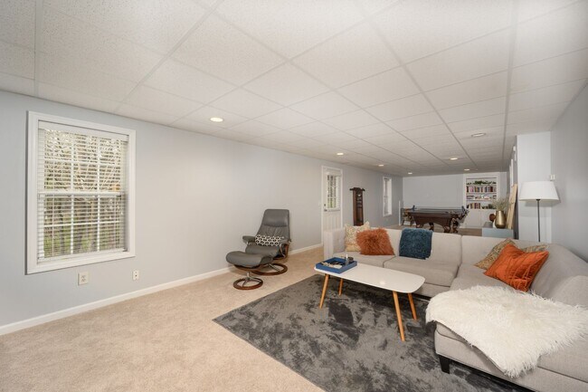 Building Photo - **UPDATED BRENTWOOD HOME THAT DOESN'T FEEL LIKE A RENTAL**
