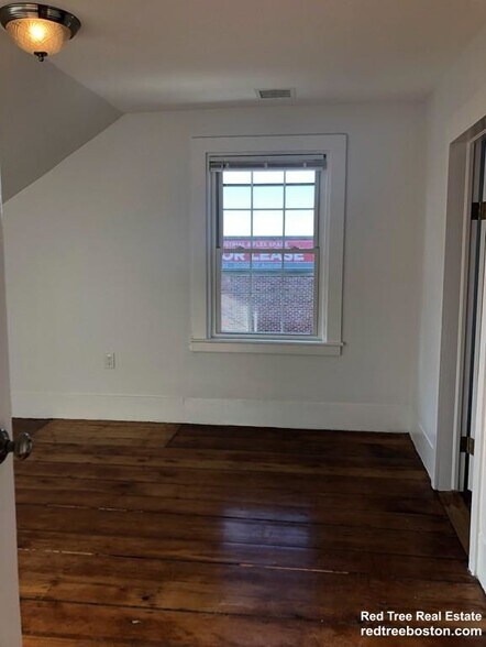 Building Photo - 22 Maverick St