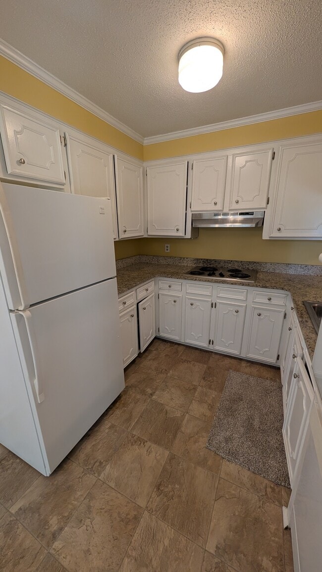 Building Photo - 2622 Kingston Dr