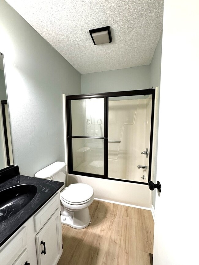Building Photo - Beautiful Home With Storage Building