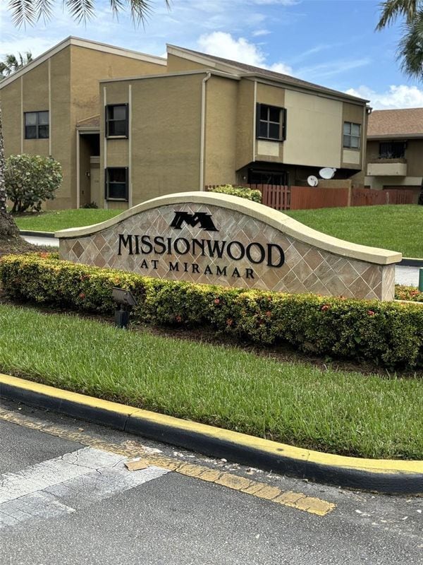 Building Photo - 3026 E Missionwood Cir