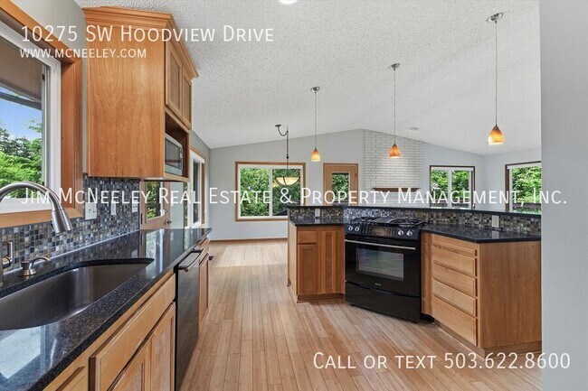 Building Photo - 10275 SW Hoodview Dr