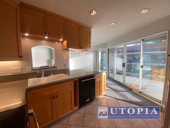Building Photo - Ocean Views: 2Bd/2Ba + Office - Sunny, Top Floor Condo, Deck, Pool & Hot Tub