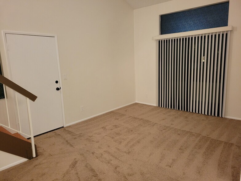 Livingroom - 27948 Tyler Ln