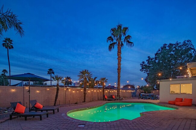 Building Photo - 6411 E Thunderbird Rd