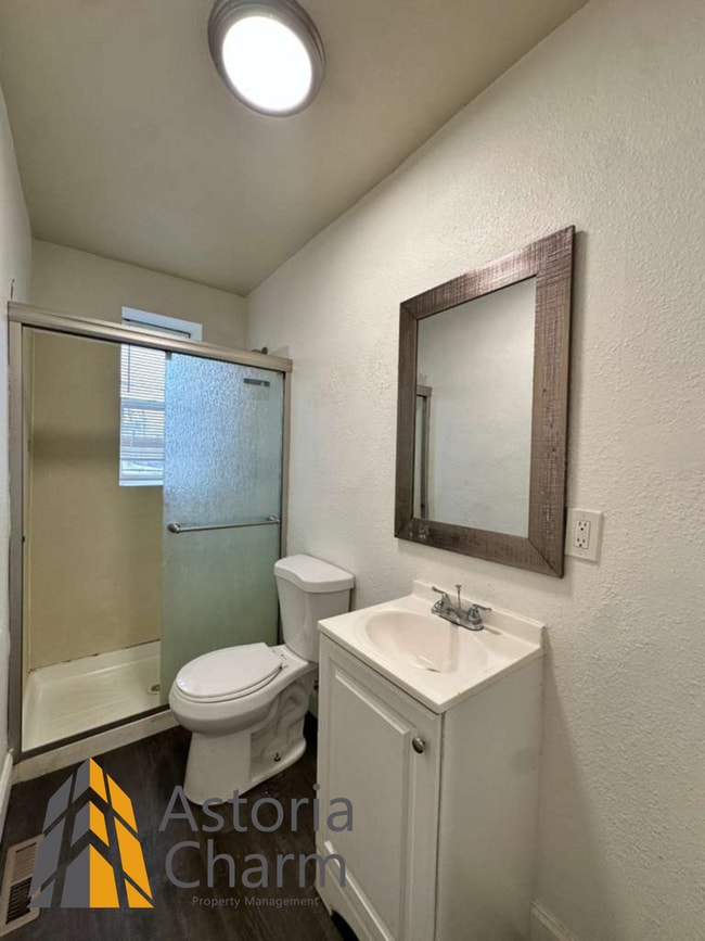 Building Photo - Flexible 4 Bedroom Layout with Fenced Backyard