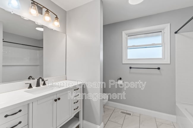 Building Photo - 354 Berry St