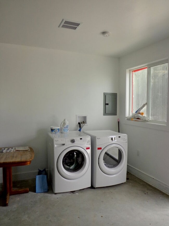 Building Photo - 114 Carolina St