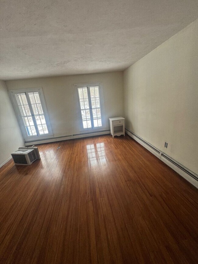 Building Photo - Millerton