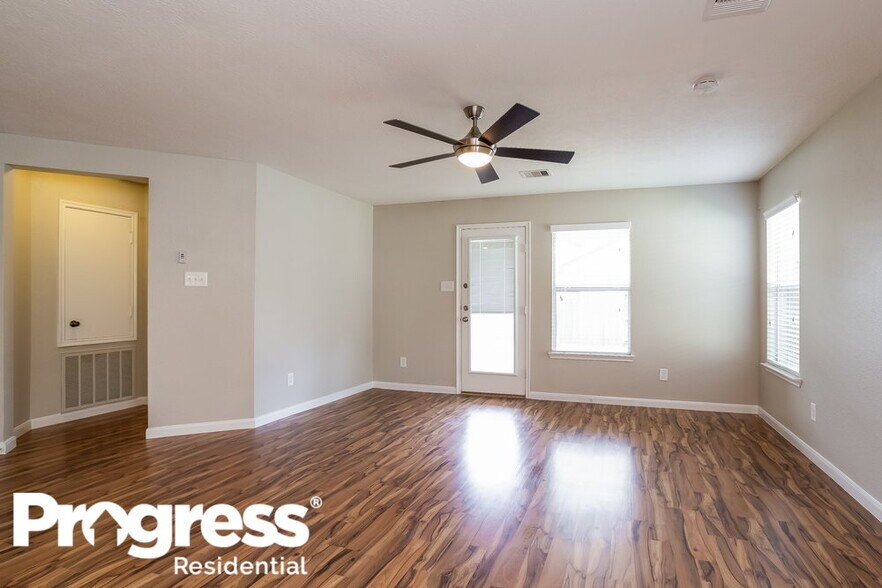 Building Photo - 29327 Legends Green Dr