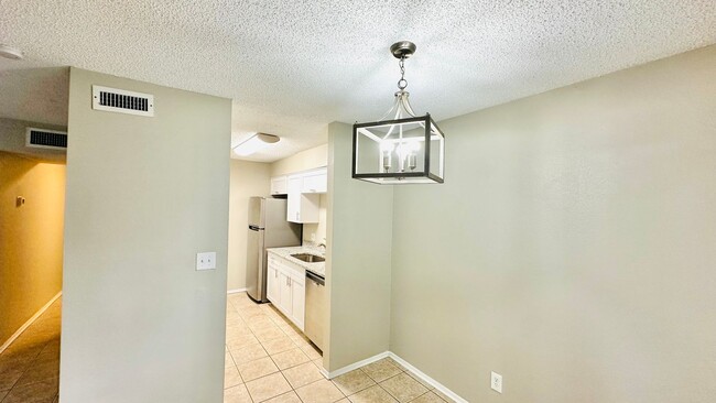 Building Photo - 2 bedroom 2 bath Condo in Temple Terrace a...