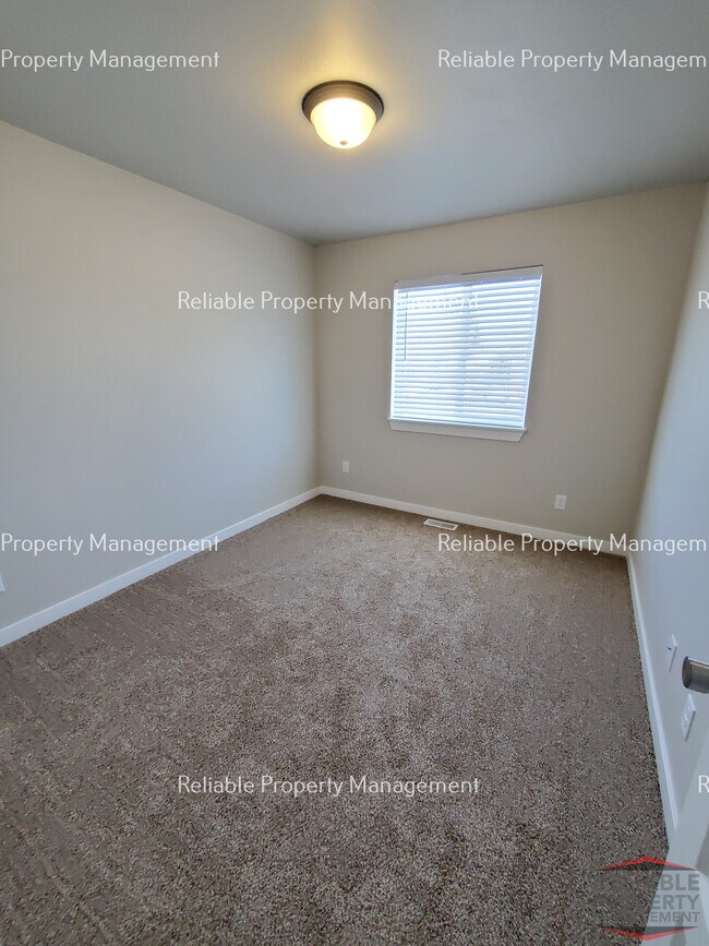 Building Photo - 2001 Lawrence Ln