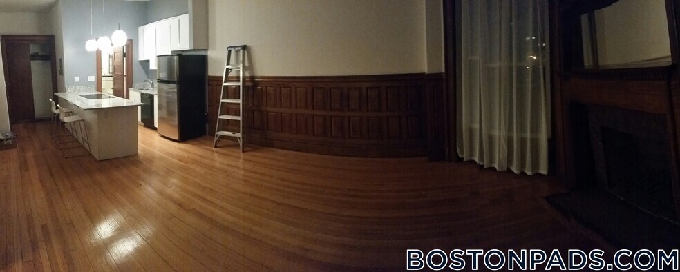 Building Photo - 849 Beacon St