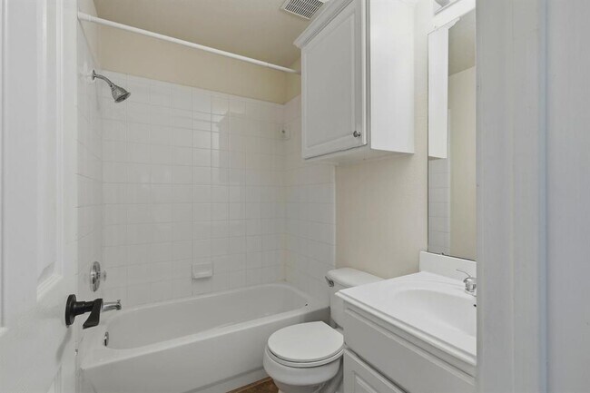 Building Photo - 2033 Creole Dr