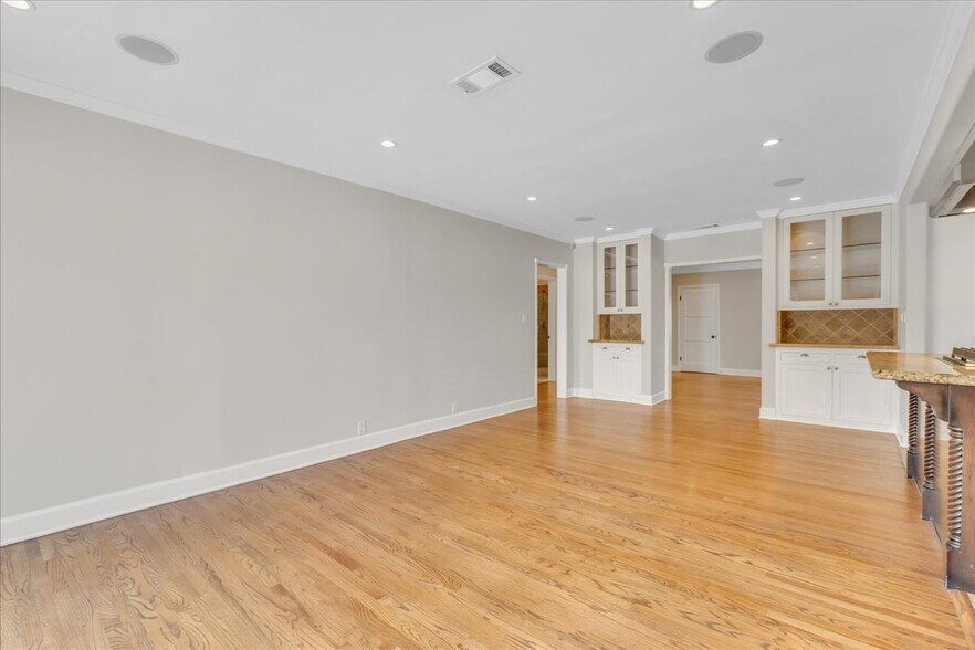 Building Photo - 4710 Cartwright Ave