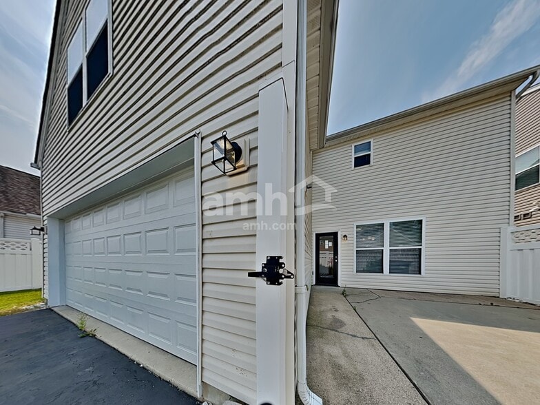 Building Photo - 4206 N Gensen Loop
