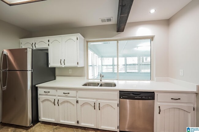 Building Photo - 2064 Edenwood Dr