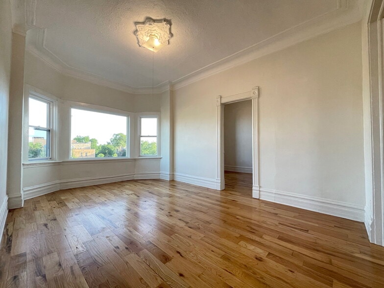 Building Photo - 2716 W North Ave