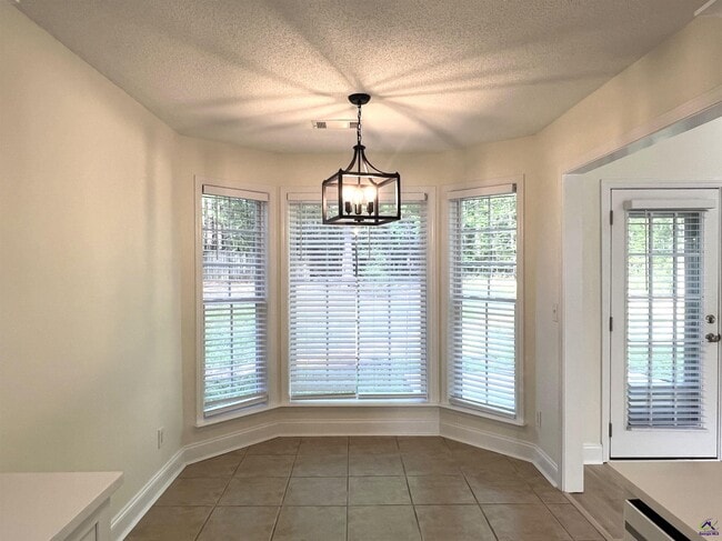 Building Photo - 134 Stone Brooke Dr