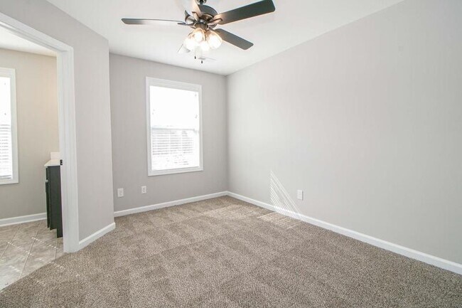 Building Photo - 1115-I2 Hillwood Dr