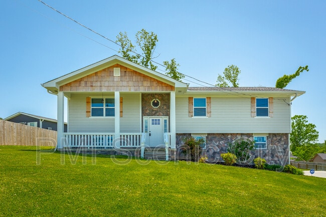 Building Photo - 8128 Fallen Maple Dr