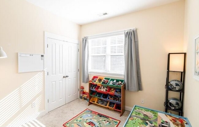 Building Photo - 531 Watson St