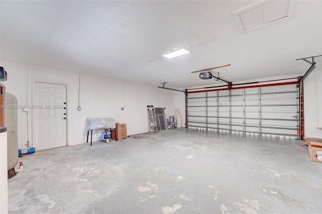 Building Photo - 10640 SW 61st Ave