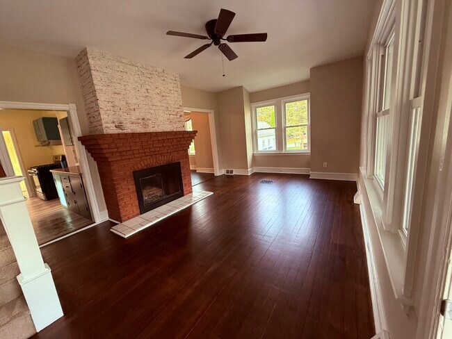 Building Photo - 860 Church St