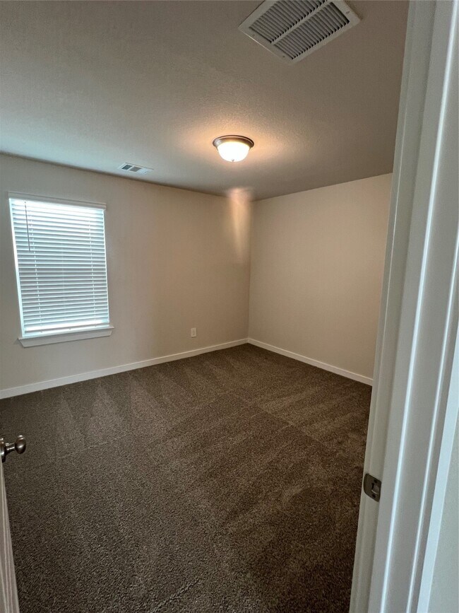 Building Photo - 6737 Chinapkin Oak Ln